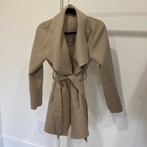 Beige coloured dressy coat size XS with belt and pockets
